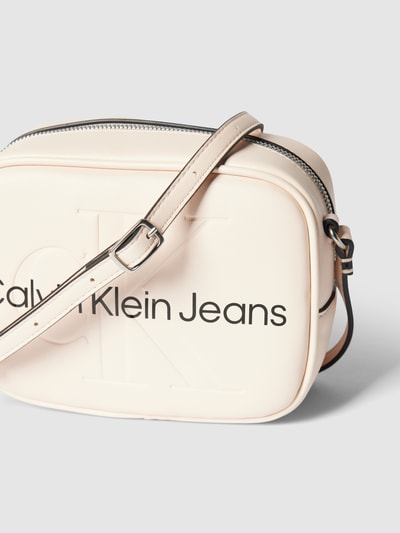 Calvin Klein Jeans Umhängetasche in Leder-Optik Rosé 3
