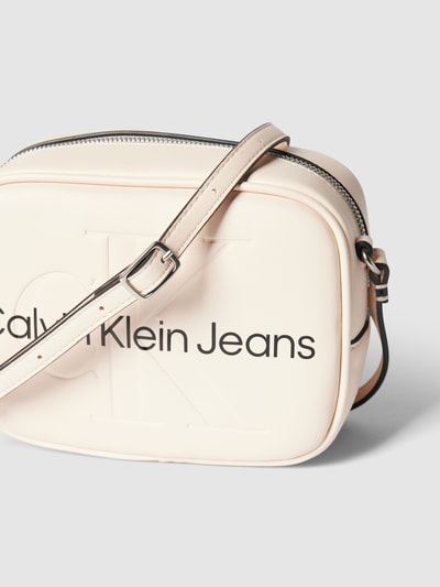 Calvin Klein Jeans Umhängetasche in Leder-Optik Rose 3