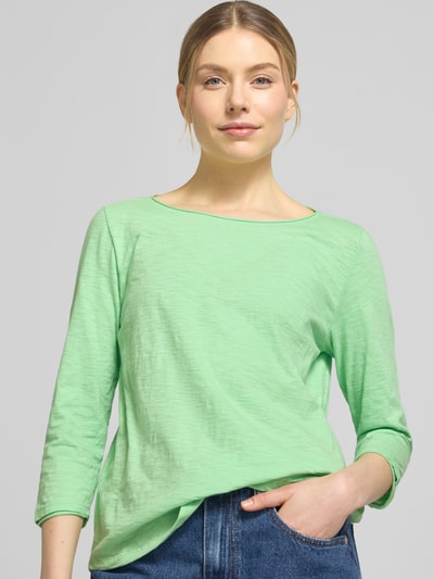 Modelka kobieca nosi Regular Fit 3/4-Shirt aus reiner Baumwolle von s.Oliver RED LABEL, kolor melanżowy, gładki, jersey, u-boot, rękawy 3/4, dół rollsaum, przód, zbliżenie na górną część ciała.