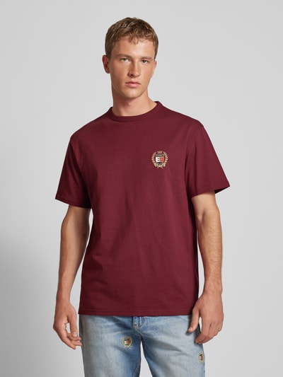 Tommy Jeans T-Shirt mit Label-Stitching und Rundhalsausschnitt Bordeaux 4