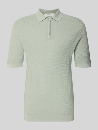 Produktfoto, Regular Fit Poloshirt aus reiner Baumwolle Modell 'CRAN' von SELECTED HOMME in zartem Pastellgrün, strukturierte Strickoptik, Polokragen mit V-Ausschnitt und kurzem Reißverschluss, kurzarm mit geripptem Abschluss, dezente Musterung, hochwertige Materialverarbeitung.