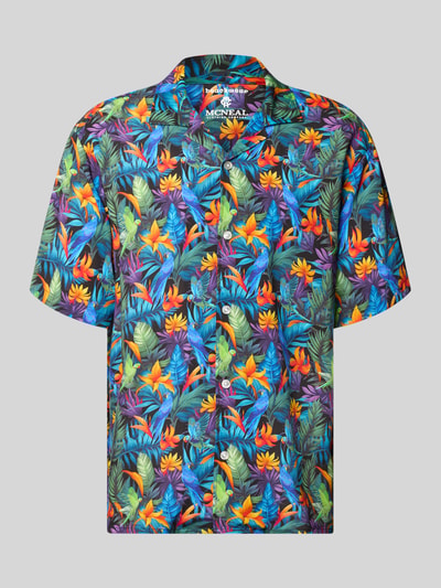 Produktfoto, Regular Fit Freizeithemd aus reiner Viskose Modell 'Resort' von MCNEAL mit floralem Print, kurzärmelig, bunte Farben, Reverskragen, durchgehende Knopfleiste, Herrenhemd.