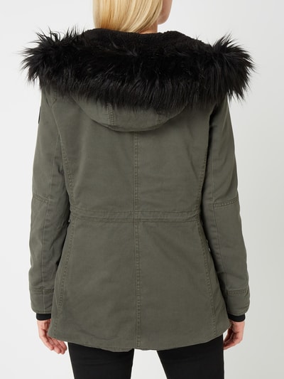 Vero Moda Outdoor Parka ze sztucznym futrem – watowana Oliwkowy 5