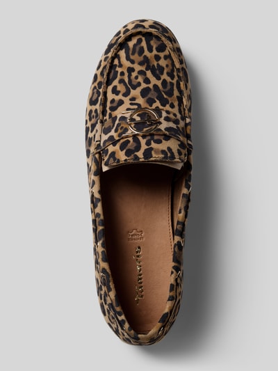 Produktfoto, Loafer aus reinem Leder von Tamaris in brauner und schwarzer Lederoptik mit Animalprint, strukturiertem flachem Absatz, runder Schuhspitze und Logo-Applikation.