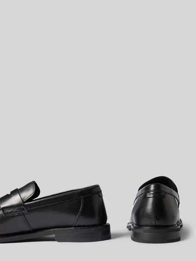 Produktfoto, schwarze glatte Oberfläche, klassische Form, dezente Nähte, Loafer aus echtem Leder Modell 'Lozham' von GANT, Herren Loafer