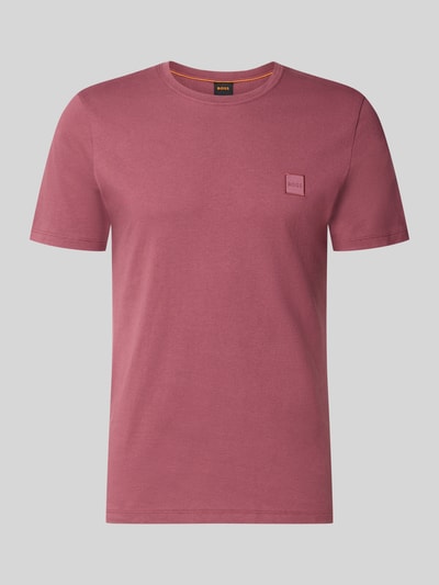 Produktfoto, Regular Fit T-Shirt aus reiner Baumwolle Modell 'TALES' von BOSS Orange in Rot mit glatter Textur und dezentem BOSS Logo-Aufnäher.