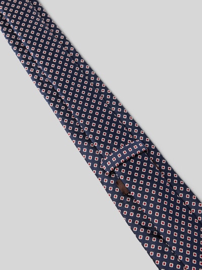 Produktfoto, Krawatte aus Seide mit Allover-Muster von Blick in Dunkelblau mit Label-Patch und Einstecklasche, klassische Form, Breite 8 cm
