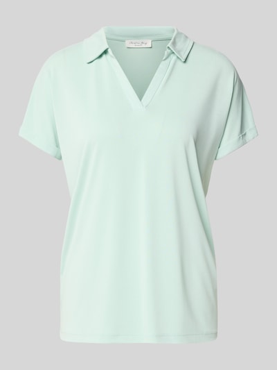 Produktfoto, Regular Fit Poloshirt aus Modal-Mix von Christian Berg Woman in Hellgrün, V-Ausschnitt, kurze Ärmel mit Aufschlag, glatte Textur