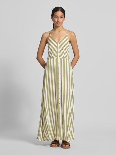 Frauenmodel trägt Maxikleid aus Viskose mit Knopfleiste Modell 'SAVANNA' von YAS im Allover-Look mit V-Ausschnitt, Gerader-Schnitt, Ganzkörperansicht von vorne.