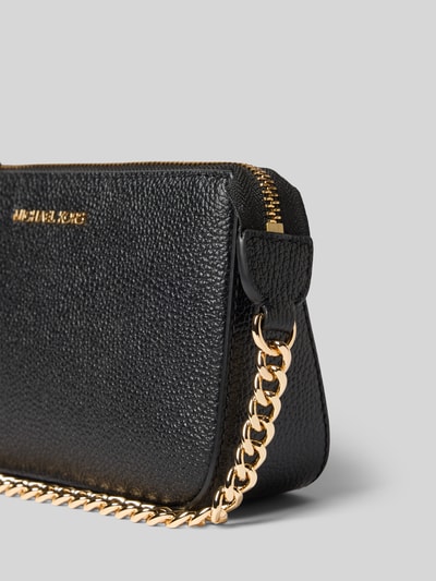 Produktfoto, Shoulder Bag mit Logo-Applikation Modell 'Jet Set' von MICHAEL Michael Kors aus schwarzem Leder mit goldener Gliederkette, Nahaufnahme, Damen Shoulder Bag, Hauptfach mit Reißverschluss, Maße 20x12x5 cm, Riemenlänge 44 cm