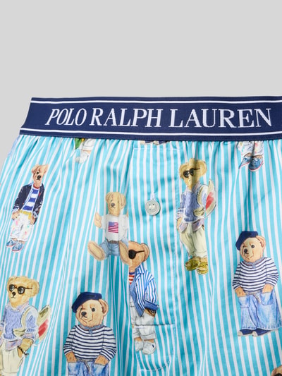 Produktfoto, Comfort Fit Pyjama Shorts aus reiner Baumwolle von Polo Ralph Lauren, blau-weiß gestreift mit Allover-Bärenmuster, elastischer Label-Bund, Detailansicht.