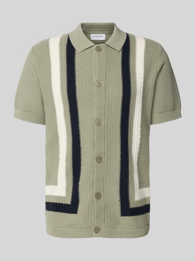 Produktfoto, Cardigan mit Kentkragen und Knopfleiste von Lindbergh, Reine Baumwolle, Modern Fit, olivgrün mit weißen und dunkelblauen Akzenten, markante Strickstruktur, Rückenlänge bei Größe M: 70 cm, Ärmellänge: 27 cm.