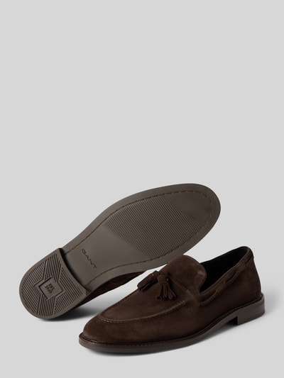 Produktfoto, dunkelbrauner Loafer aus echtem Leder Modell 'Lozham' von GANT mit Quasten, glatte und genarbte Texturen, Herren Loafer von GANT