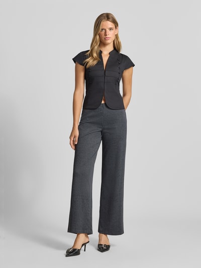 Vrouwenmodel draagt Wide Leg recht broek met naadritssluiting model 'BREMEN' van ONLY, Dames recht broek, geheellichaamsbeeld van voren