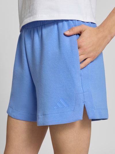 adidas Sportswear Shorts mit Label-Print und elastischem Bund Blau 3