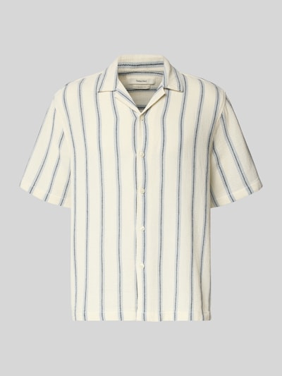 Produktfoto, Relaxed Fit Freizeithemd aus reiner Baumwolle Modell 'RLXCAL' von SELECTED HOMME, kremowy z niebieskimi paskami, faktura miękkiej bawełny, krótki rękaw, kołnierz bowling, materiał: czysta bawełna, fason: krój relaxed fit