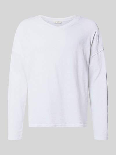 Produktfoto, weißes Longsleeve mit V-Ausschnitt und überschnittenen Schultern Modell 'SONOMA' von American Vintage aus reiner Baumwolle