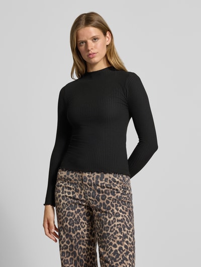 Vrouwenmodel draagt zwart shirt met lange mouwen van ribstof, slim fit model 'EMMA' met viscose van ONLY, Dames, frontaal zicht bovenlichaam