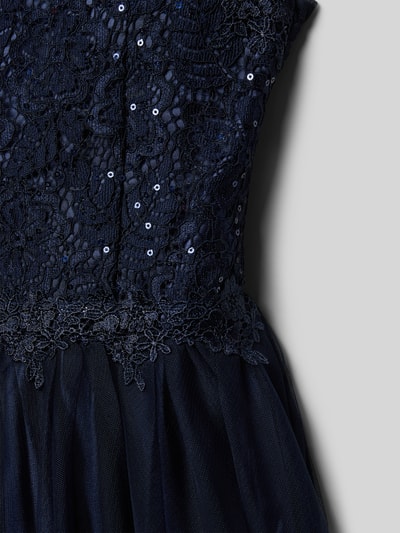 Productfoto, Regular Fit Kleid mit floralem Spitzenbesatz van DANAMADE, donkerblauw, kant met pailletten, mesh, gevoerde onderrok, katoenmix.