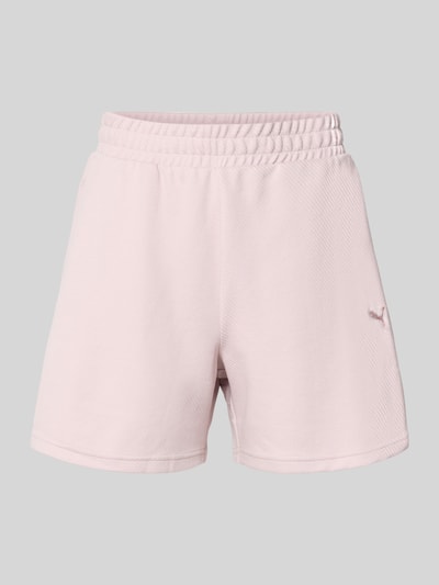 Produktfoto, Loose Fit Sweatshorts aus Baumwoll-Mix Modell 'ESS ELEVATED' von PUMA in zartem Rosa mit feiner Textur, Damen Sweatshorts