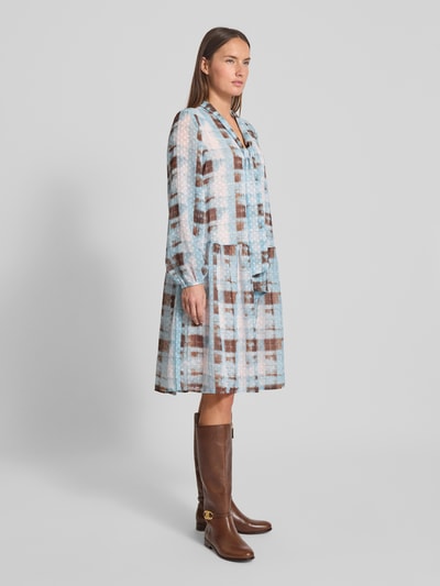 Christian Berg Woman Selection Sukienka o długości do kolan z wiązanym detalem Lodowy błękitny 1