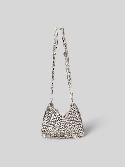 Produktfoto, silberne Crossbody Bag mit Label-Details von Rabanne, Gliederketten-Optik, metallic schimmernd, offenes Hauptfach, rechteckige Form