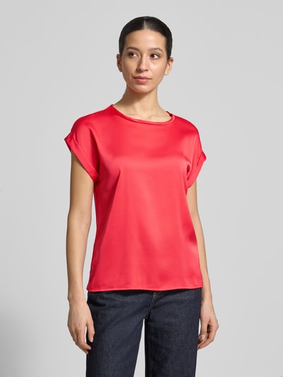 Vrouwenmodel draagt T-shirt met ronde hals model 'ELLETTE' van Vila, mix van viscose en elastaan, los model, rood, vooraanzicht, half-totaal
