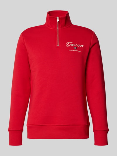 Produktfoto, Sweatshirt mit Stehkragen und Reißverschluss von Gant, Herren Baumwoll-Mix Regular-Fit, Label-Stitching, leuchtend rot, glatte Struktur