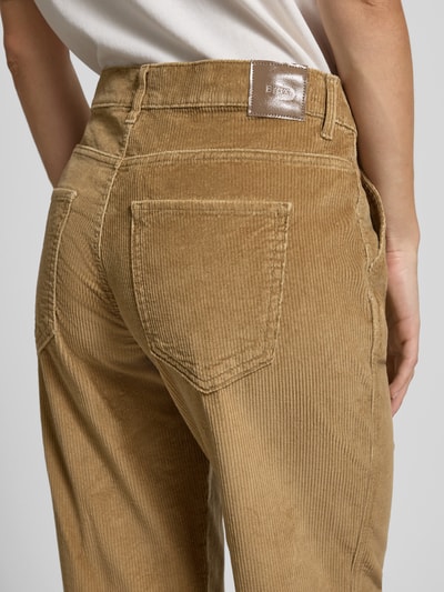 Brax Spodnie sztruksowe o rozkloszowanym kroju z wpuszczanymi kieszeniami w stylu francuskim model ‘MAINE’ Camel 3