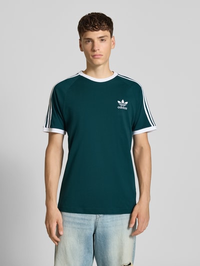 adidas Originals T-Shirt mit Label-Stitching und Rundhalsausschnitt Dunkelgruen 4