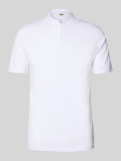 Produktfoto, weißes Slim Fit Poloshirt mit Stehkragen Modell 'LOUIS' von Drykorn, feine Baumwoll-Modal-Textur, Herren Poloshirt