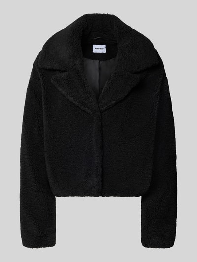 Produktfoto, Cropped Jacke aus Teddyfell Modell 'Nati' von NOISY MAY®, czarne teddy, krój cropped, miękka faktura, prostokątne kształty
