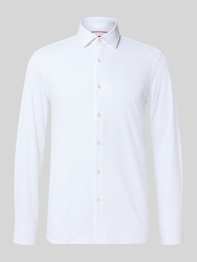 Produktfoto, weißes Slim Fit Businesshemd aus reiner Baumwolle Modell 'KENNO' von HUGO für Herren, glatte Textur, neutrale Farbgebung.