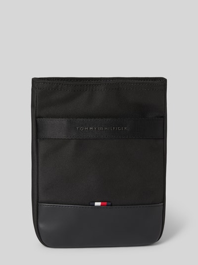 Tommy Hilfiger Umhängetasche Label-Schriftzug aus Metall Black 2