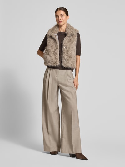 Amber & June Bodywarmer van imitatiebont met opstaande kraag Taupe - 1