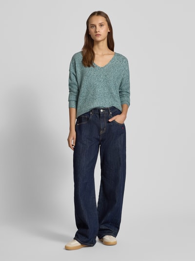 Only Sweter o kroju regular fit z dekoltem w serek model ‘RICA LIFE’ Butelkowy zielony melanż 1