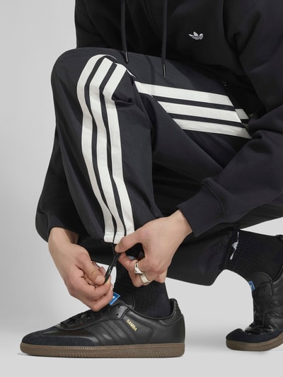 adidas Originals Loose Fit Trainingshose mit Label-Stitching Black 3
