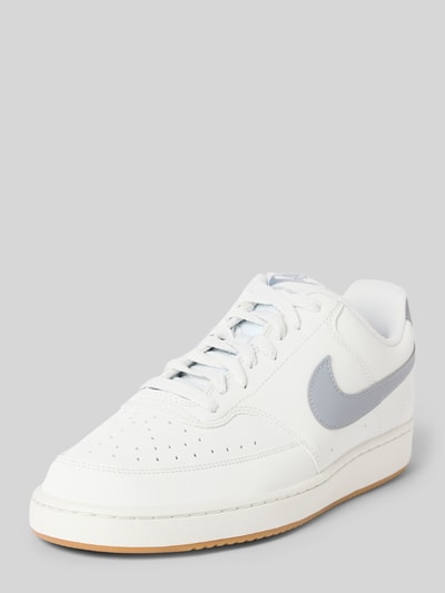 Produktfoto, Sneaker mit Logo-Detail von Nike in Weiß mit grauem Logo, glatte Oberfläche, Herren Sneaker von Nike