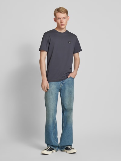 Calvin Klein Jeans Regular Fit T-Shirt mit Label-Patch Dunkelblau 1