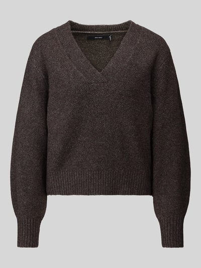 Produktfoto, brauner Regular Fit Pullover mit Woll-Anteil Modell 'BOOM' von VERO MODA, grobe Strickstruktur vor grauem Hintergrund