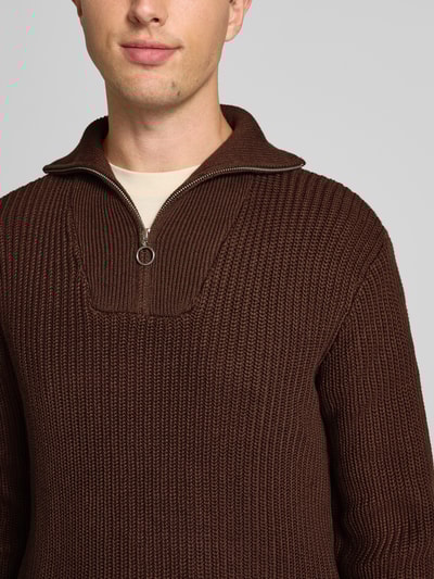 Blend Troyer mit Label-Detail Modell 'DENO' Mittelbraun 3