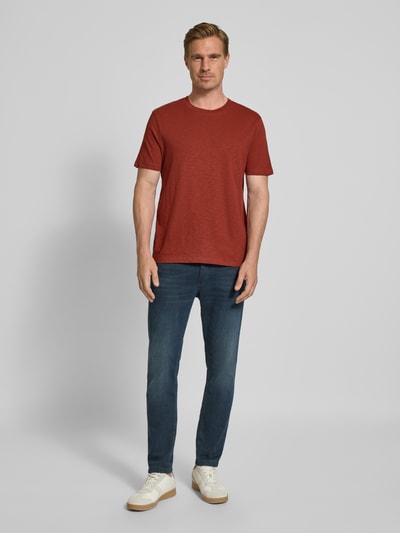 MCNEAL T-shirt o kroju regular fit z okrągłym dekoltem Ciemnoczerwony 1