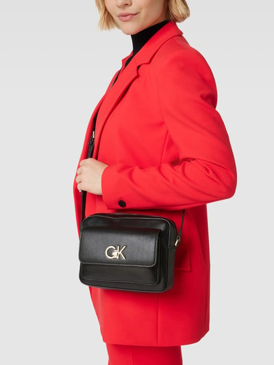 CK Calvin Klein Torba na ramię z aplikacją z logo model ‘CAMERA BAG’ Czarny 1
