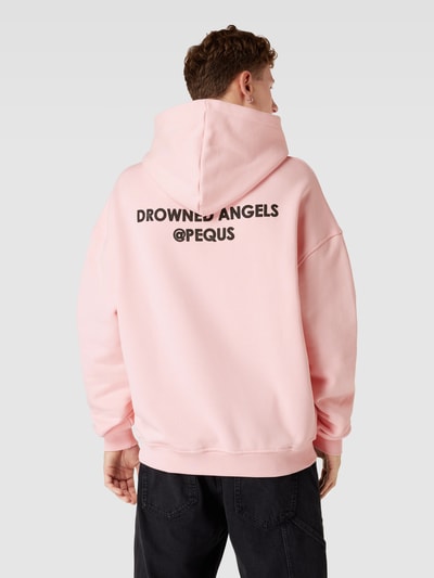 PEQUS Hoodie mit Label-Print Modell 'Drowned Angels' Rosa 5