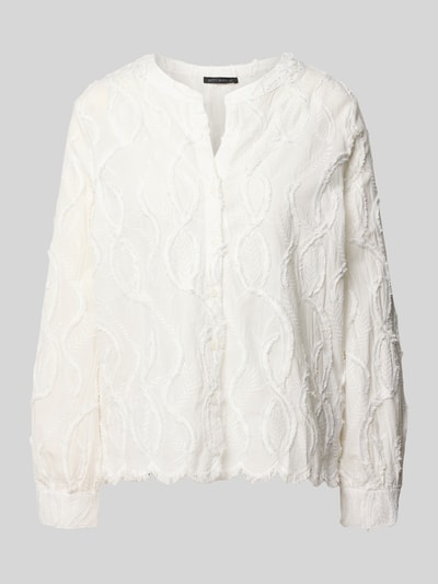 Produktfoto, weiße Regular Fit Bluse mit Stitchings von Betty Barclay, reine Baumwolle, sichtbar strukturierte Oberfläche, V-Ausschnitt