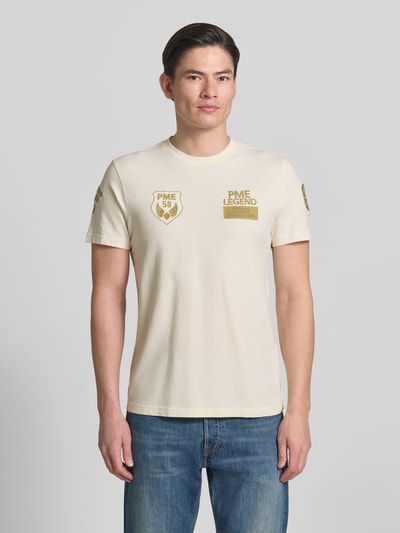 Männermodel trägt T-Shirt mit Rundhalsausschnitt und Stitchings von PME Legend, Baumwoll-Elasthan-Mix, Regular-Fit, Herren T-Shirt, Ganzkörperansicht von vorne.