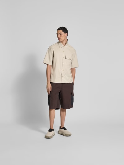 MAISON KITSUNÉ Regular Fit Hemdjacke mit Brusttasche Beige 1