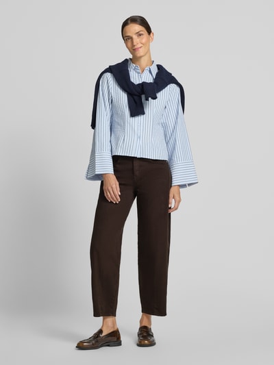 Vrouwenmodel draagt Barrel jeans uit katoenmix model 'Lissie bolde' van OPUS, donkerbruin, rechte vorm, Dames, full-body vooraanzicht.