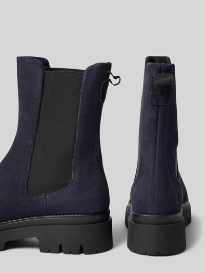 Produktfoto, dunkelblaue Damen Chelseas aus echtem Rindsleder von Tamaris mit schwarzer Sohle und seitlichem Gummieinsatz, rau matte Textur