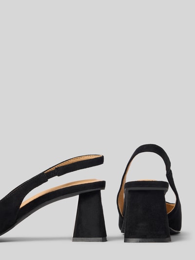Produktfoto, Pumps mit offener Ferse von BIANCO in schwarzer Velours-Optik, glatte Sohle, spitze Form, 6 cm Blockabsatz, 20 cm Schaftweite.